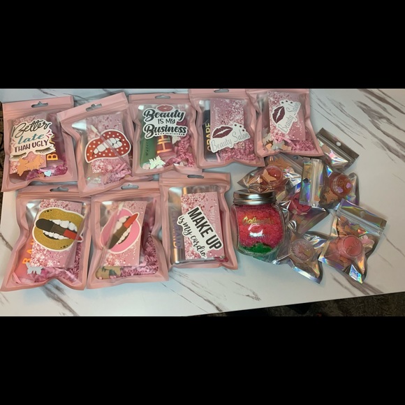 BUNDLE PACKS-Lipgloss, Lip Scrubs and Samples - Picture 2 of 2